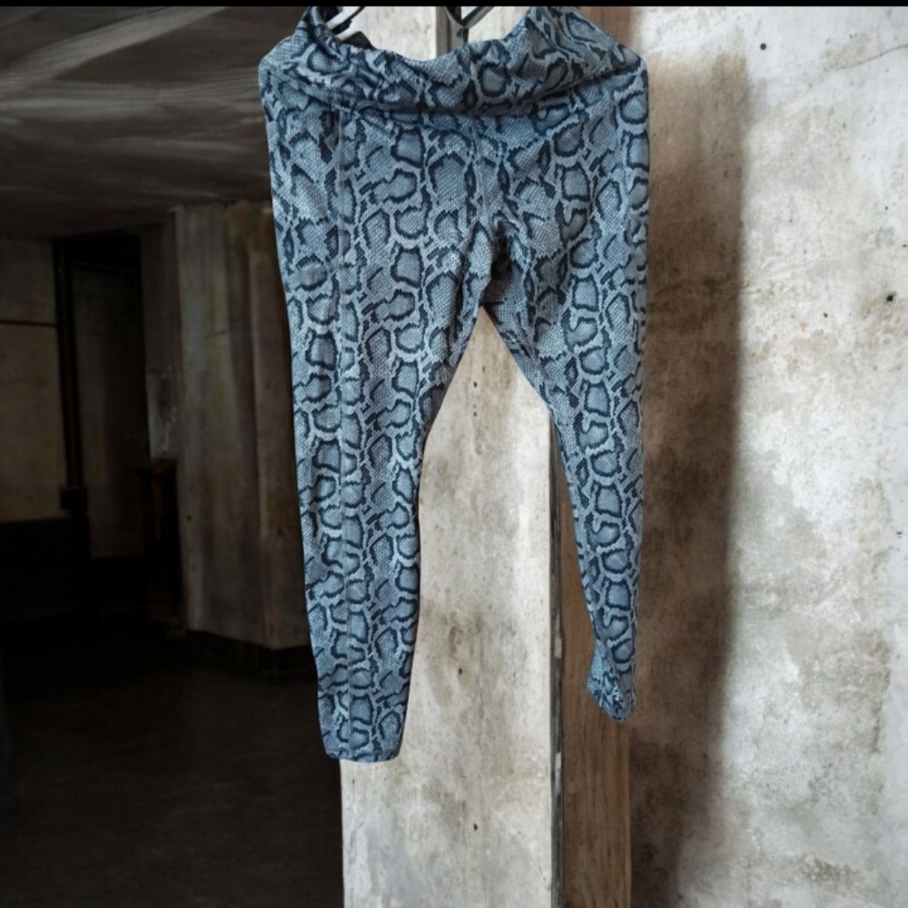 Avia Blue and Black Patterned Leggings Large 12 To 14 Size